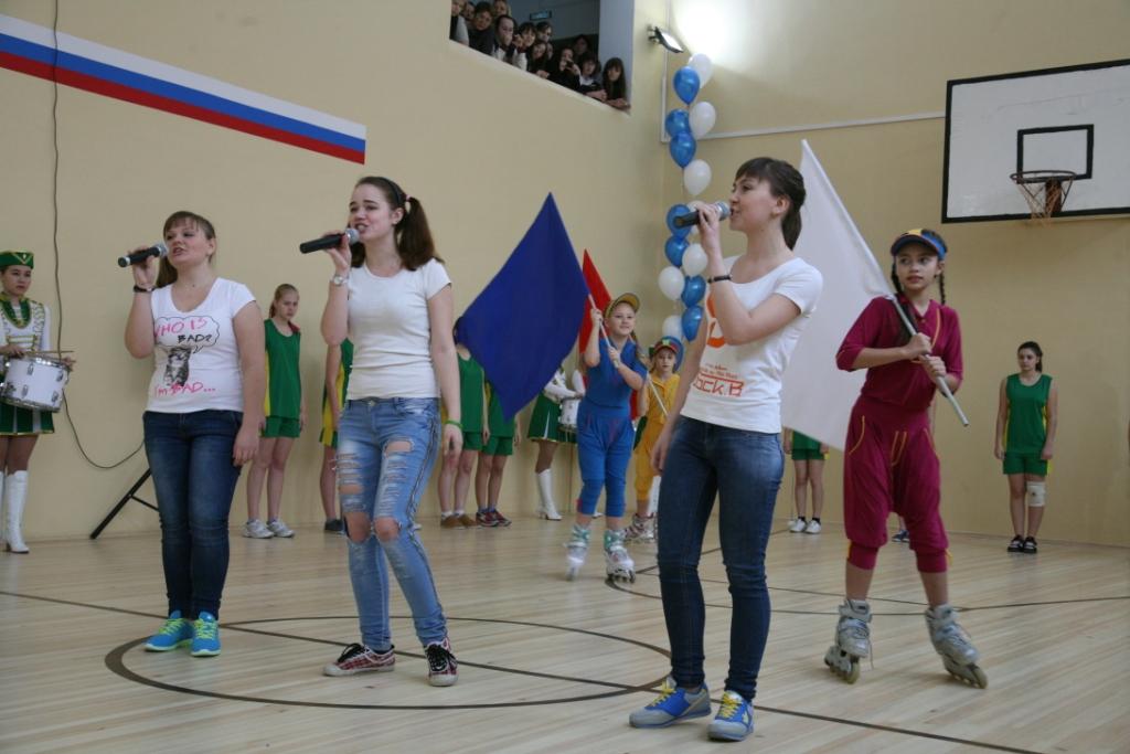 Праздничную атмосферу дополнили яркие вокальные выступления студентов колледжа